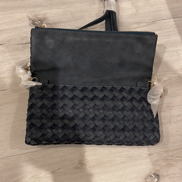 Sole Society NWOT Woven Crossbody/ Clutch Bag with Navy/ Gold Chain Strap - Picture 2 of 10